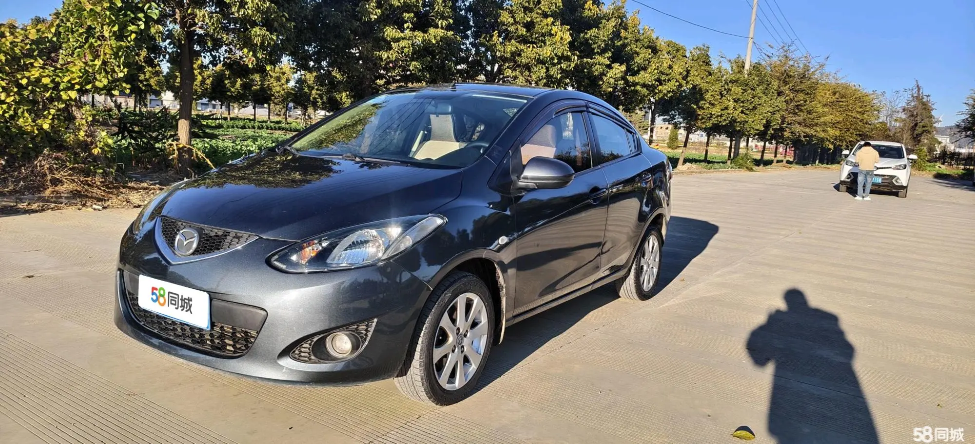 Mazda 2 Sedan 2010 汽车图片 