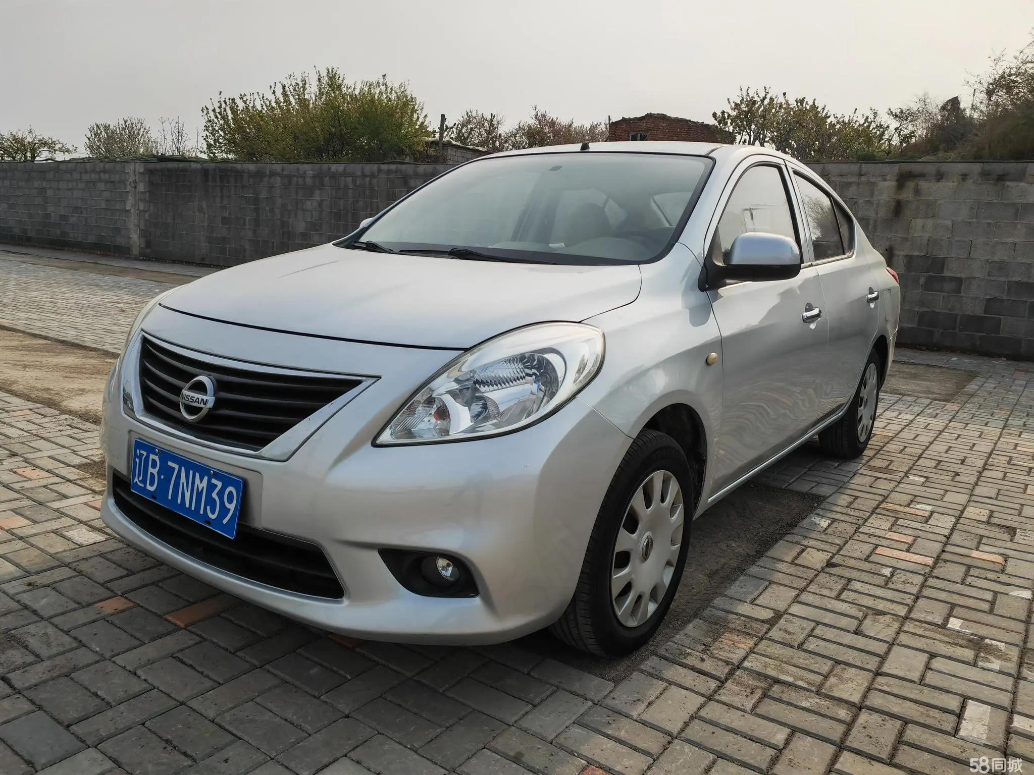 Nissan Sunny 2012 汽车图片 