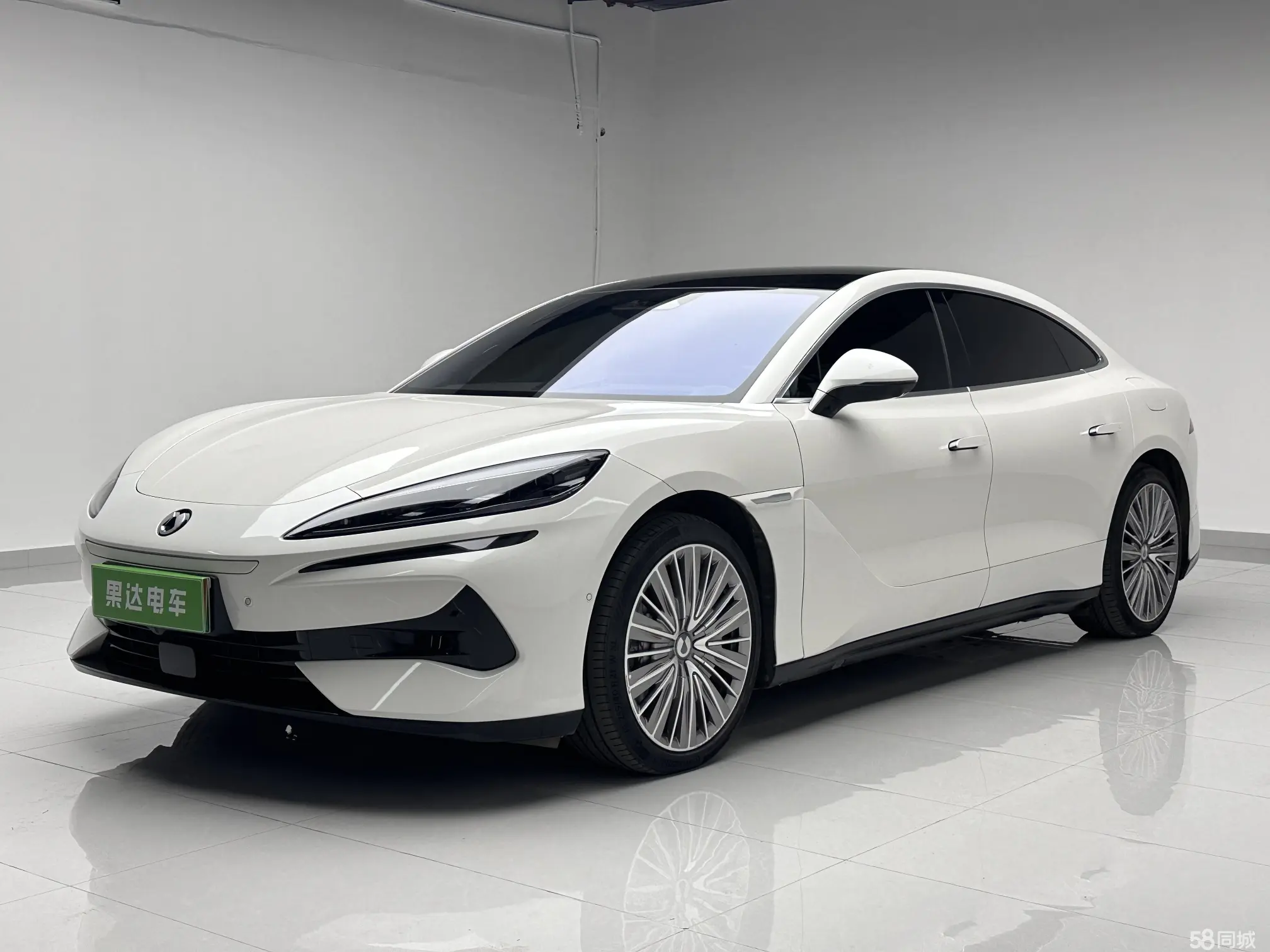 Denza Z9 2024 Denza Z9 2024 immagine di auto