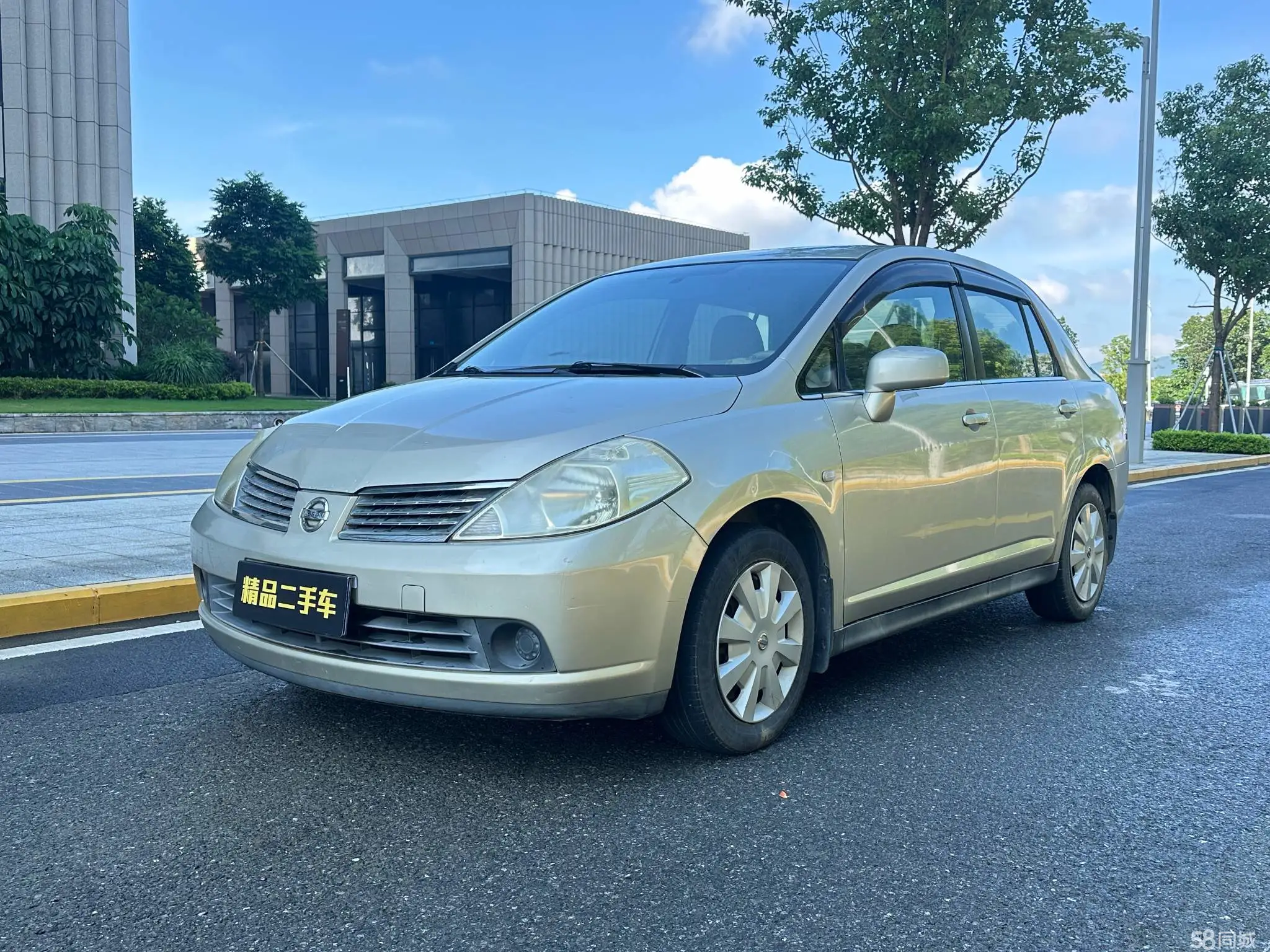 Nissan Tiida Sedan 2005 汽车图片 