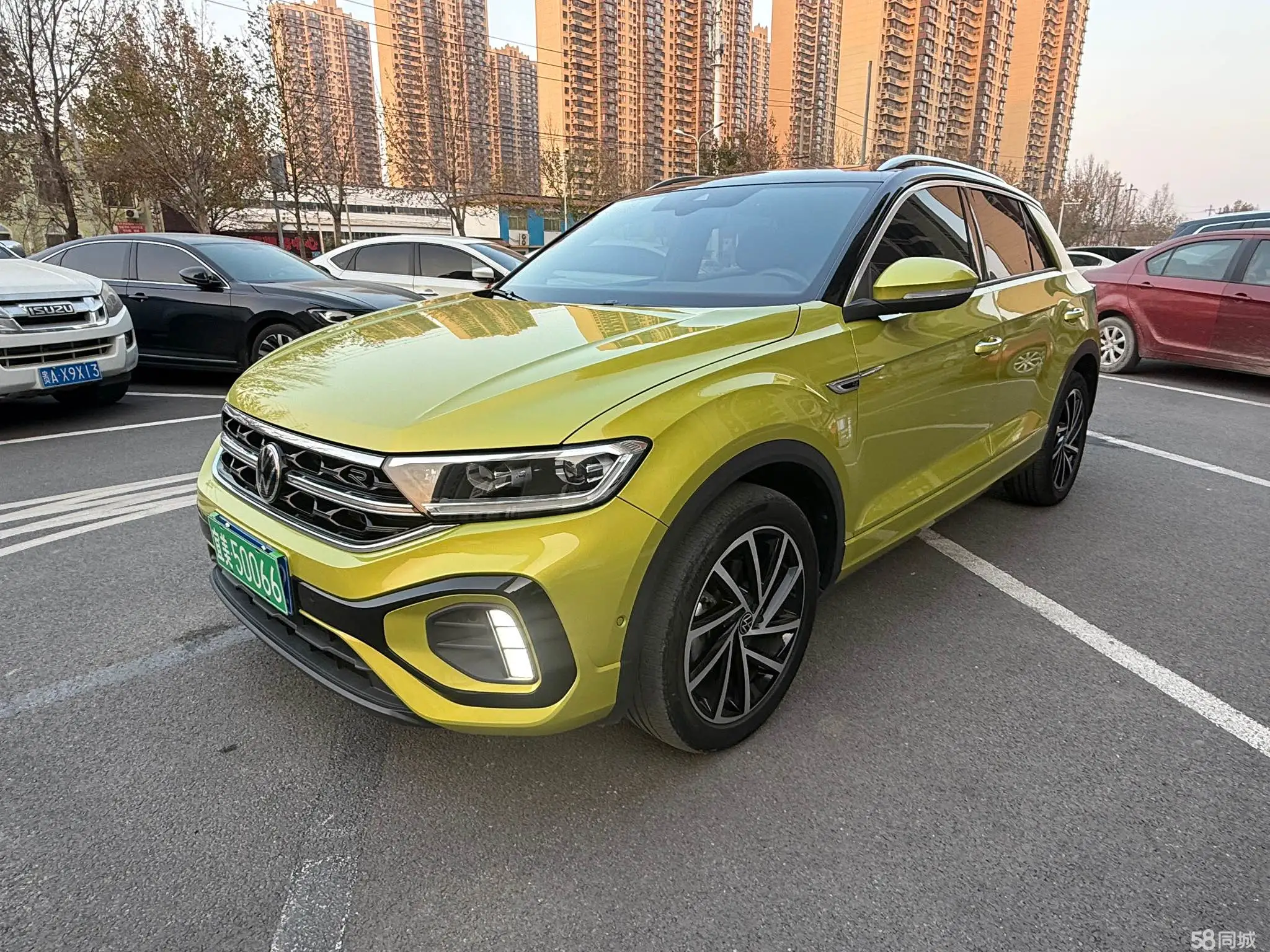 Volkswagen T-Roc 2023 immagine di auto 