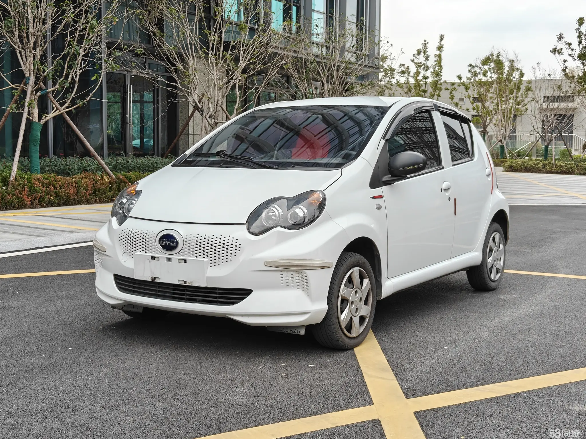 BYD e1 2020 car image 