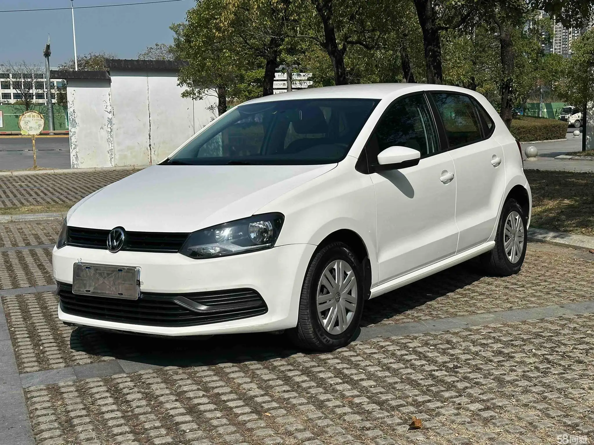 Volkswagen Polo 2017 car image 