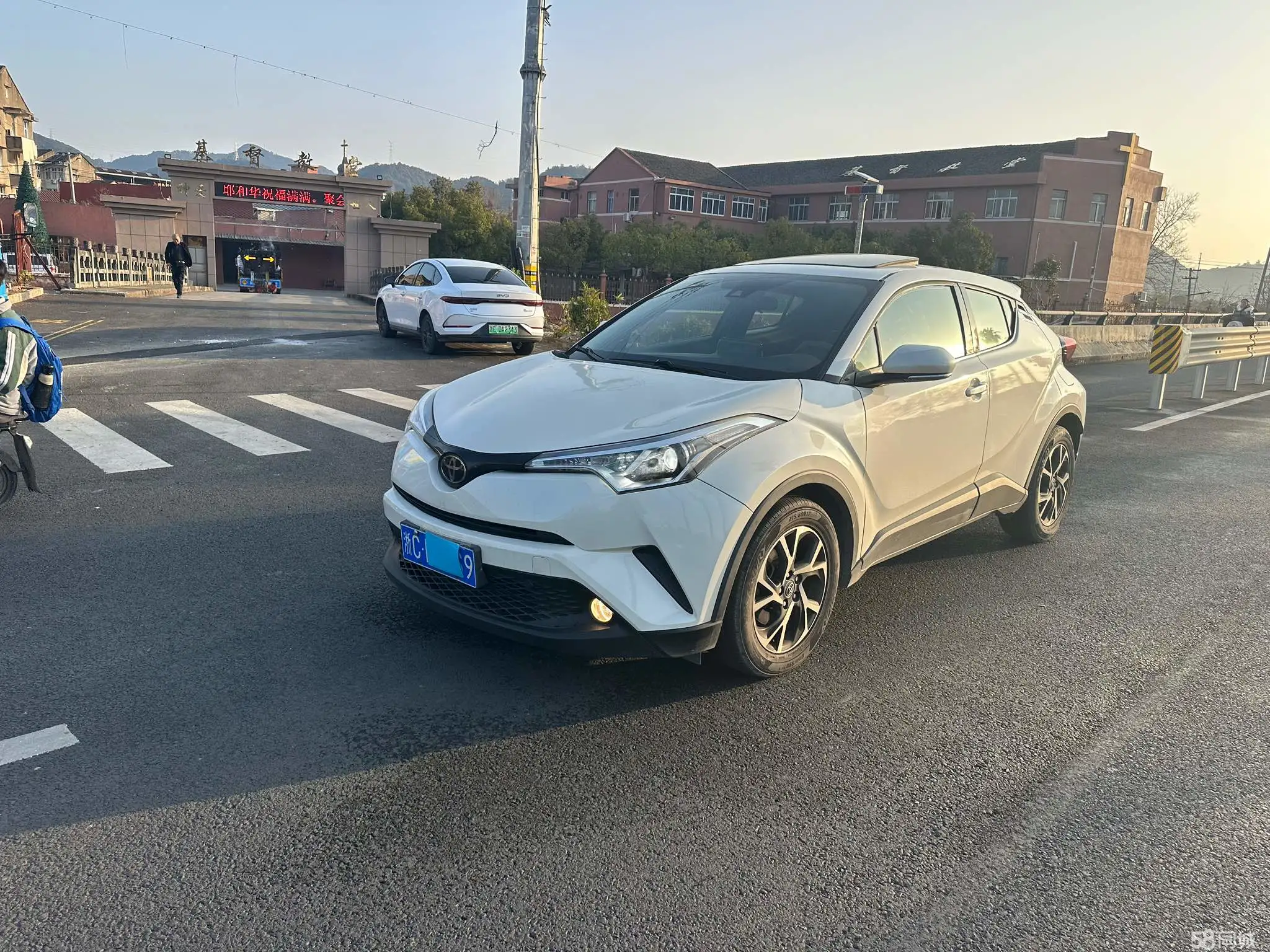 Toyota C-HR 2020 汽车图片 