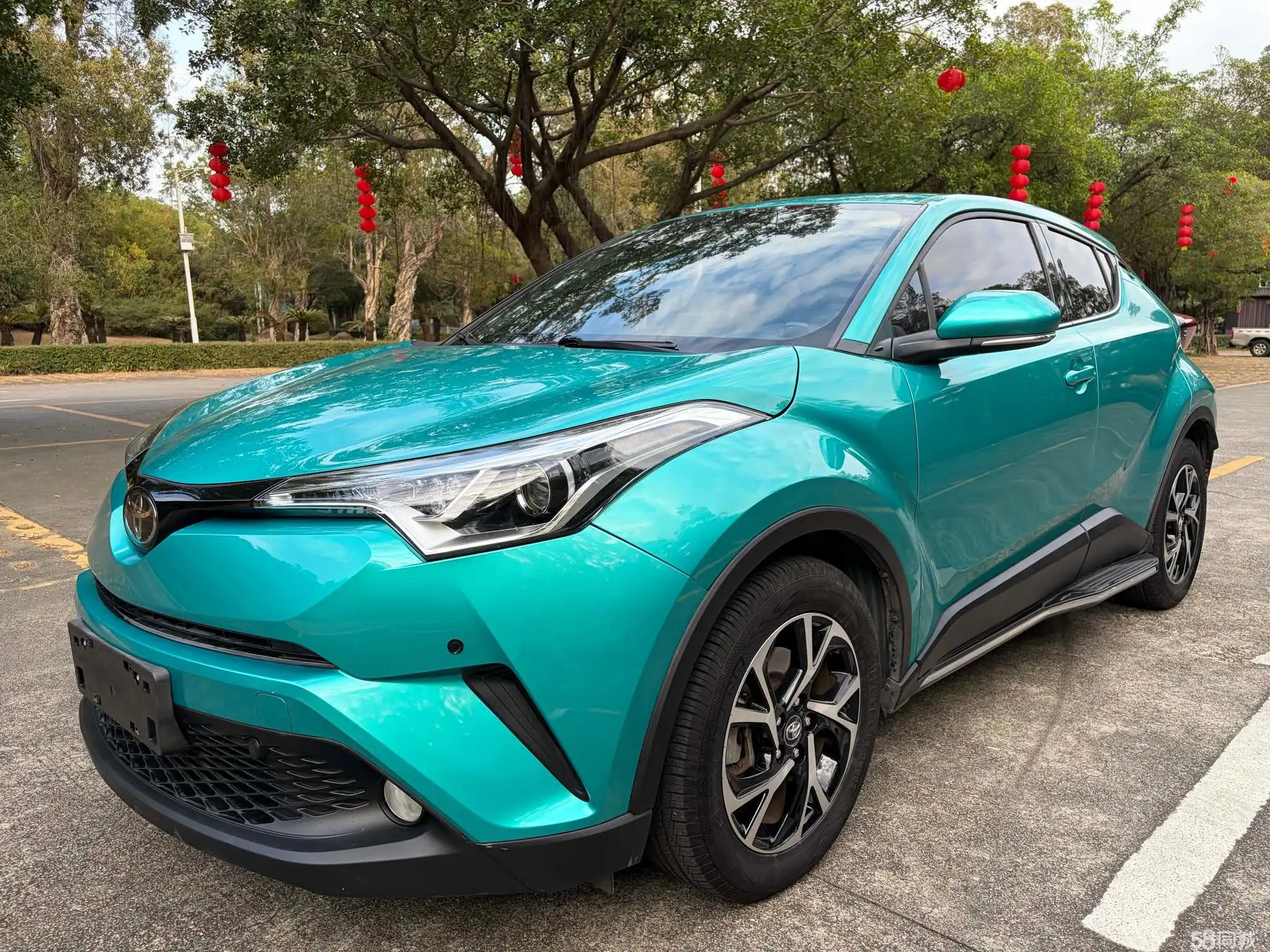 Toyota C-HR 2019 汽车图片 