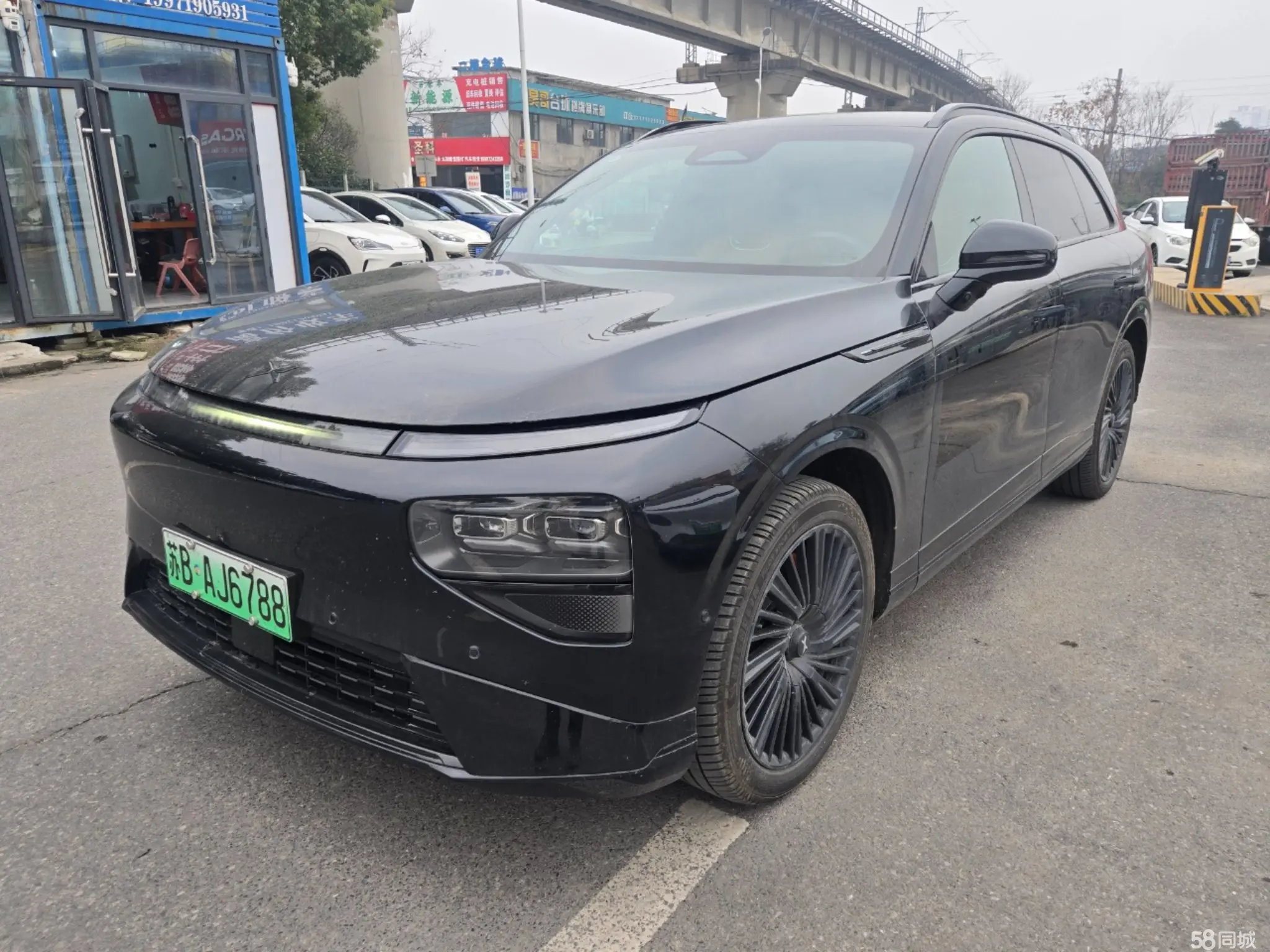 Xpeng G9 2025 汽车图片 