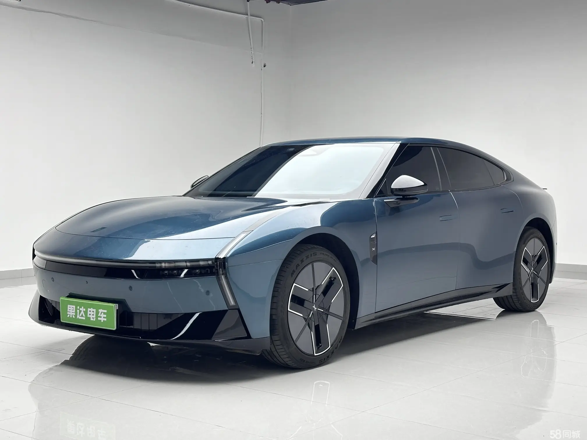 Xpeng P7 2025 汽车图片 