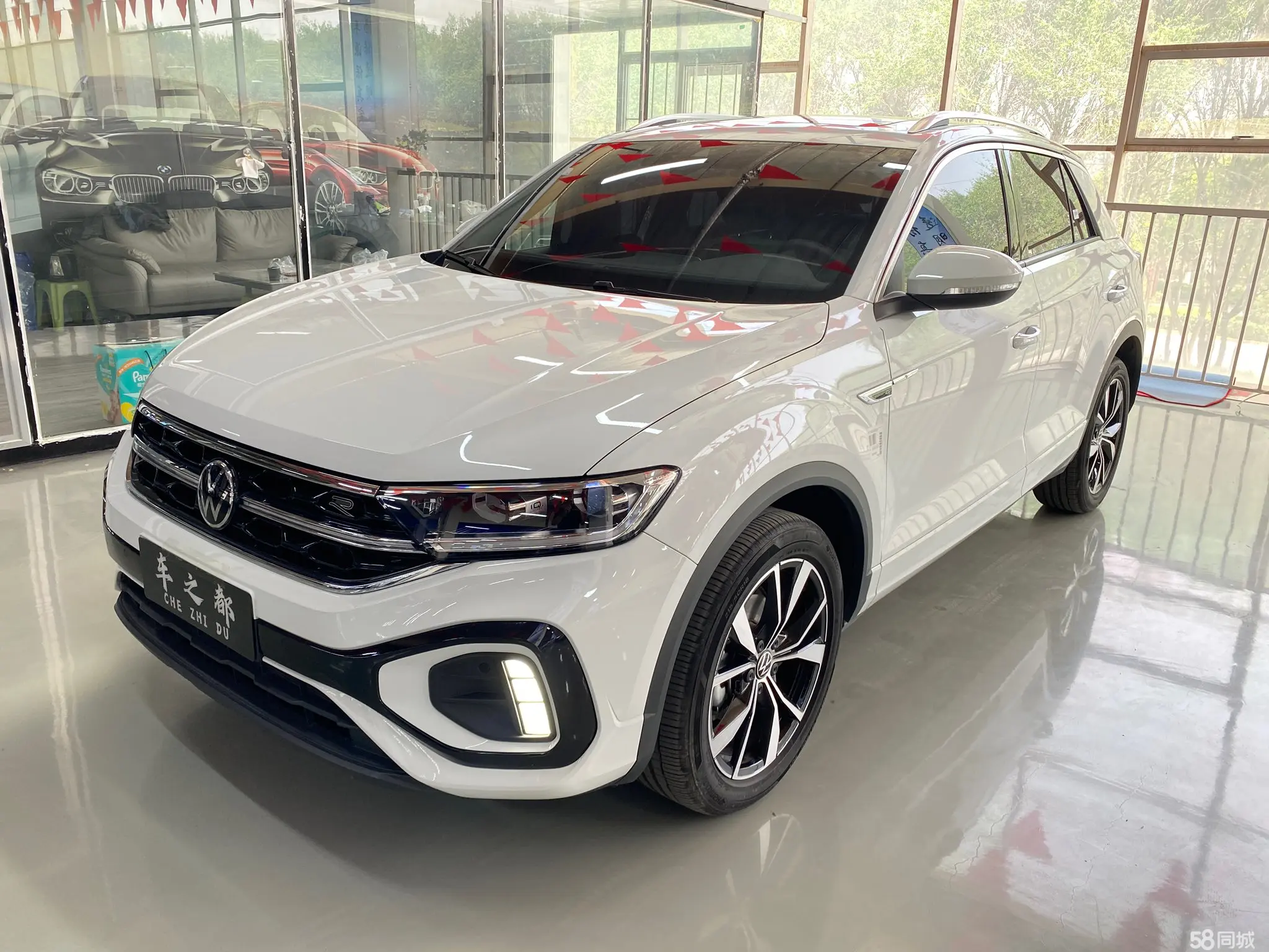 Volkswagen T-Roc 2024 immagine di auto 