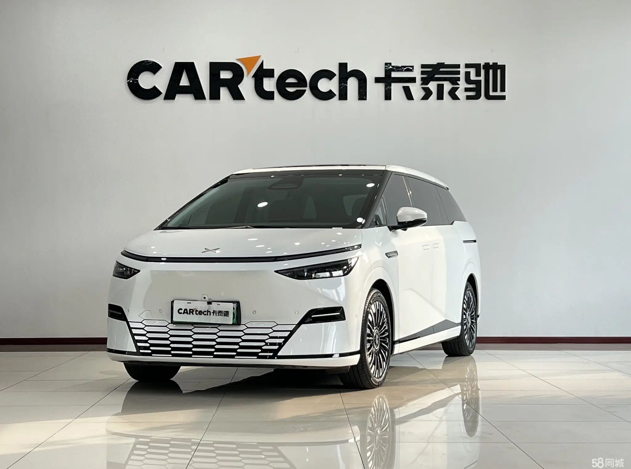 Xpeng X9 2025 汽车图片 