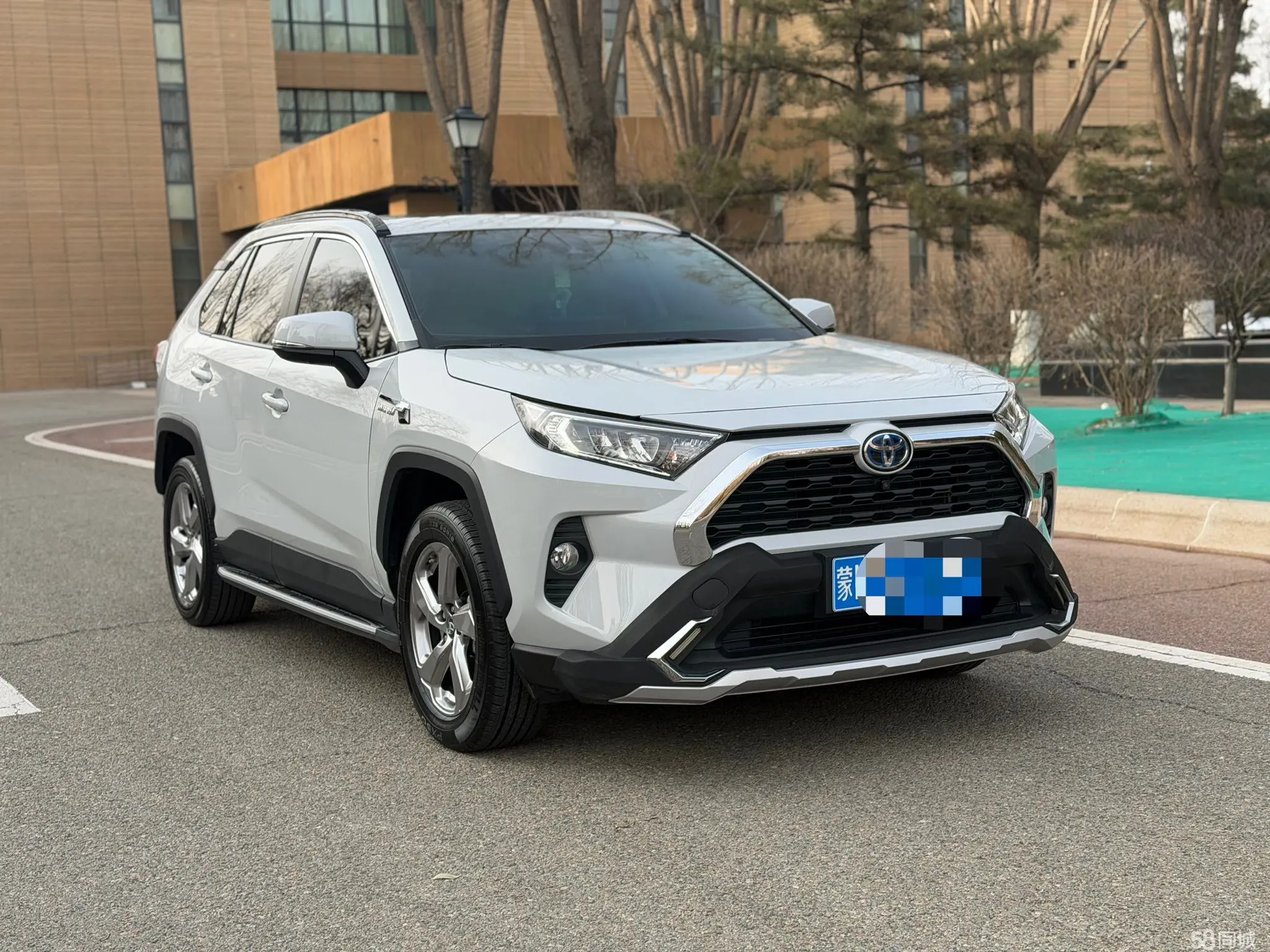 Toyota RAV4 Hybird E+ 2023 immagine di auto 