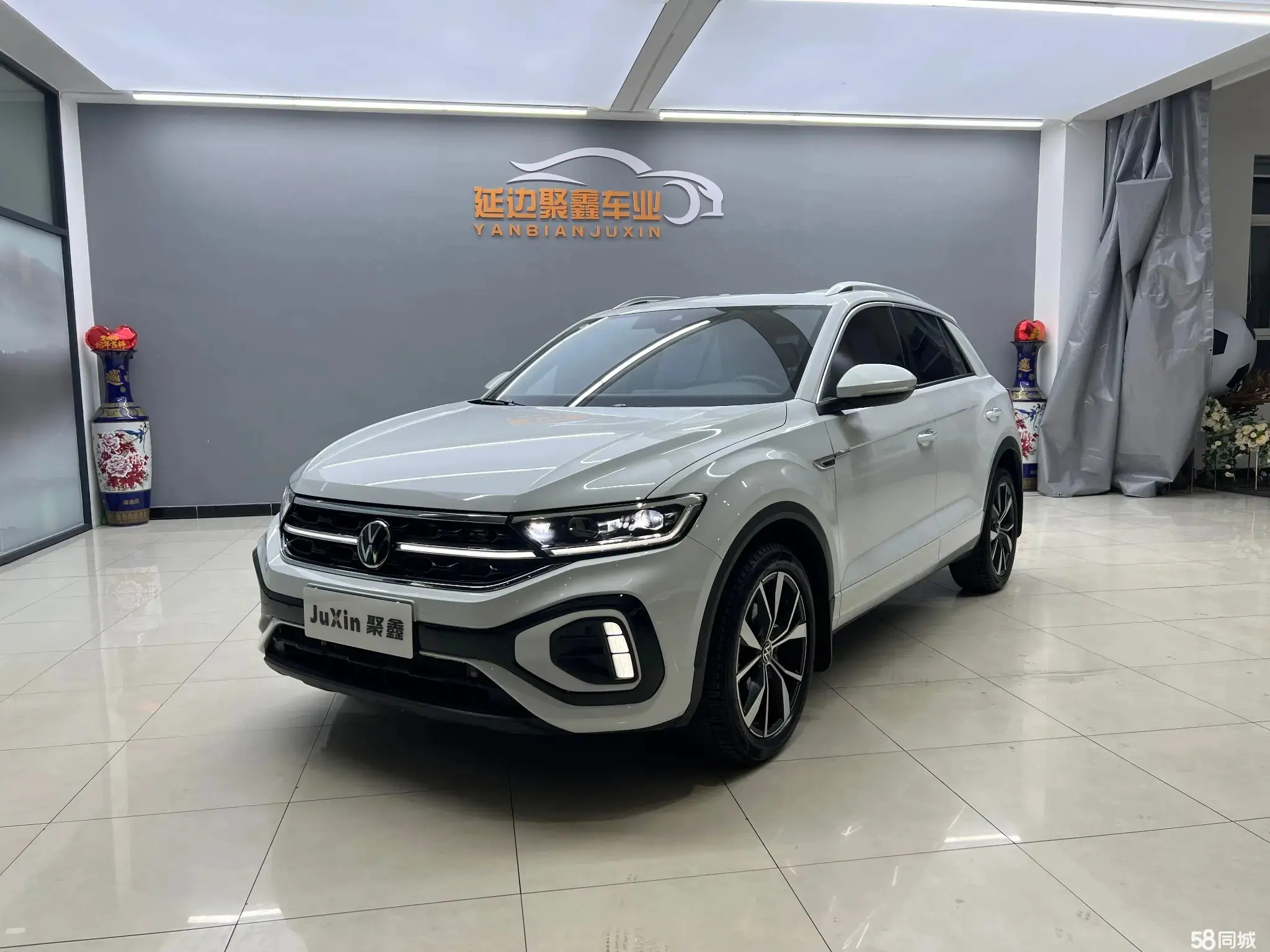 Volkswagen T-Roc 2023 汽车图片 