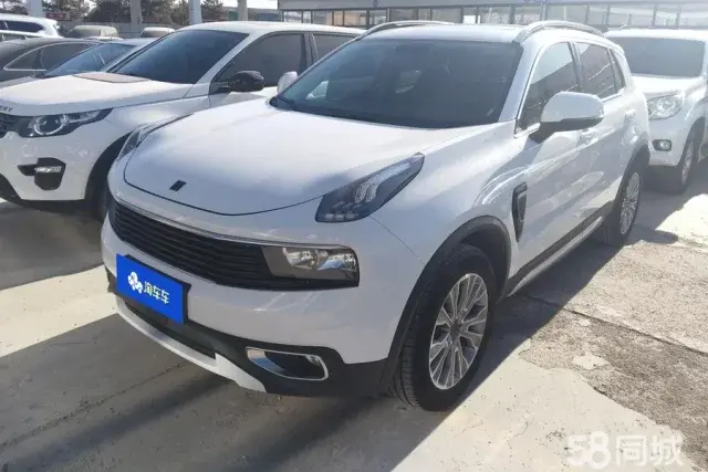 Lynk & Co 01 2017 Lynk & Co 01 2017 car image
