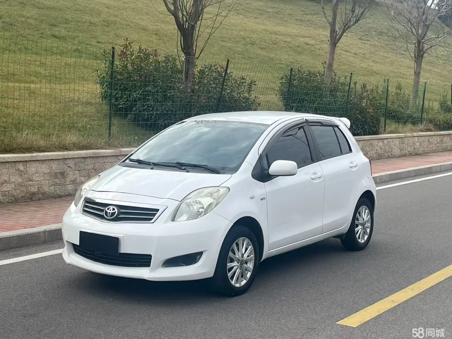 Toyota Yaris 2013 изображение автомобиля 