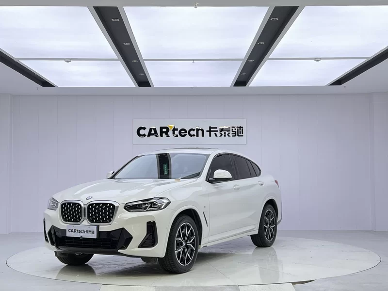 BMW X4 M40i 2024 BMW X4 M40i 2024 immagine di auto