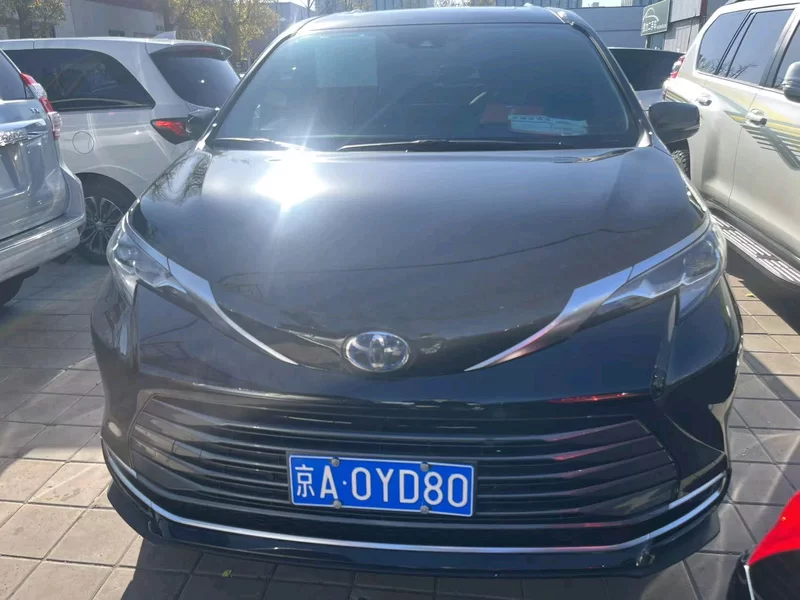 Toyota Sienna 2022 汽车图片 