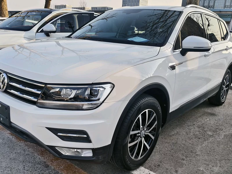 Volkswagen Tiguan L 2018 Volkswagen Tiguan L 2018 car image