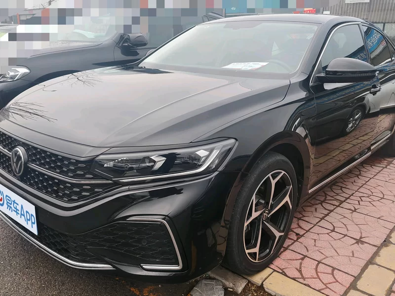 Volkswagen Passat 2024 car image 