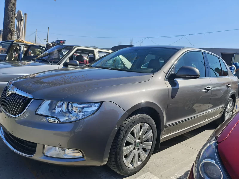 Skoda Superb 2012 Skoda Superb 2012 immagine di auto